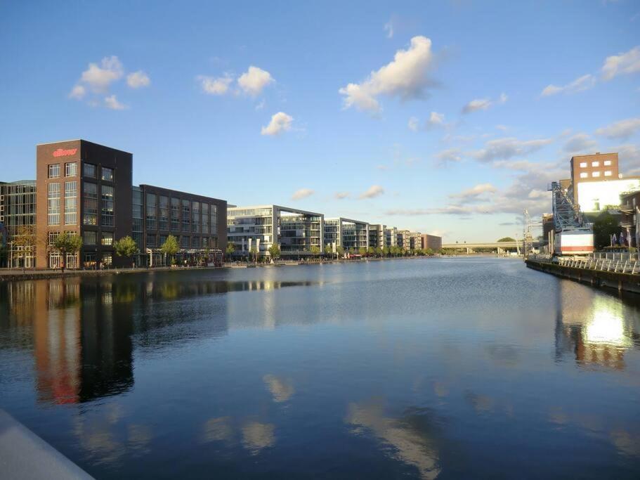 - 3-Bedroom Apartment Luxury: Central & Spacious In Duisburg & Big Tv And Kitchen - Buitenkant foto