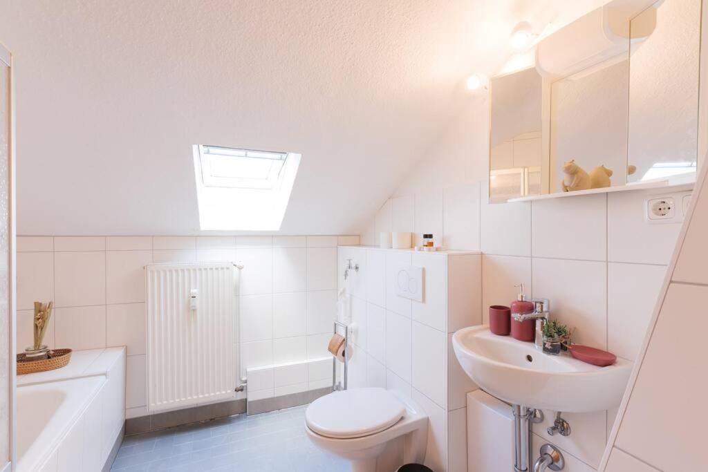 - 3-Bedroom Apartment Luxury: Central & Spacious In Duisburg & Big Tv And Kitchen - Buitenkant foto