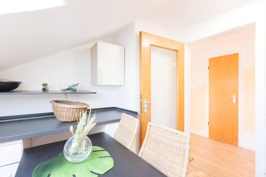 - 3-Bedroom Apartment Luxury: Central & Spacious In Duisburg & Big Tv And Kitchen - Buitenkant foto