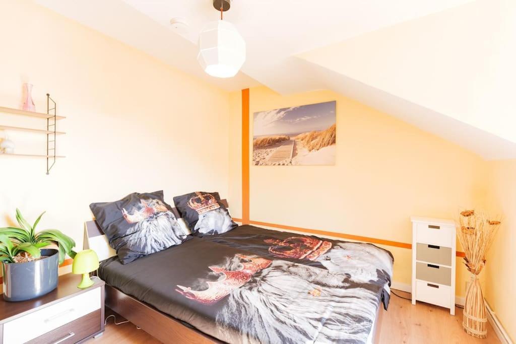 - 3-Bedroom Apartment Luxury: Central & Spacious In Duisburg & Big Tv And Kitchen - Buitenkant foto