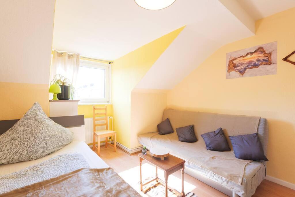 - 3-Bedroom Apartment Luxury: Central & Spacious In Duisburg & Big Tv And Kitchen - Buitenkant foto