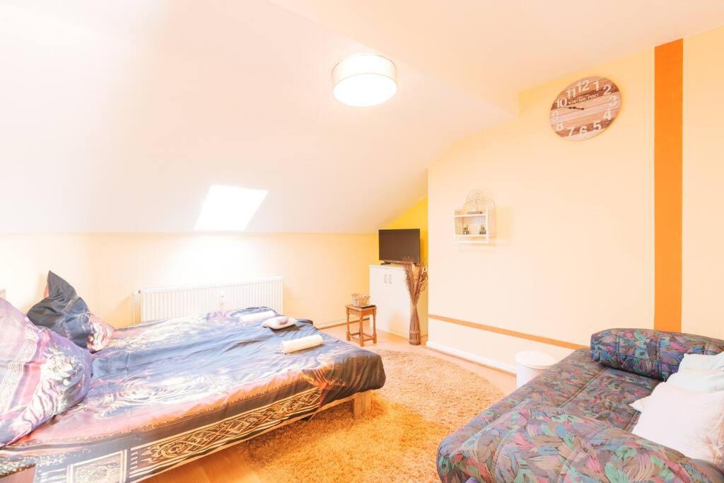 - 3-Bedroom Apartment Luxury: Central & Spacious In Duisburg & Big Tv And Kitchen - Buitenkant foto