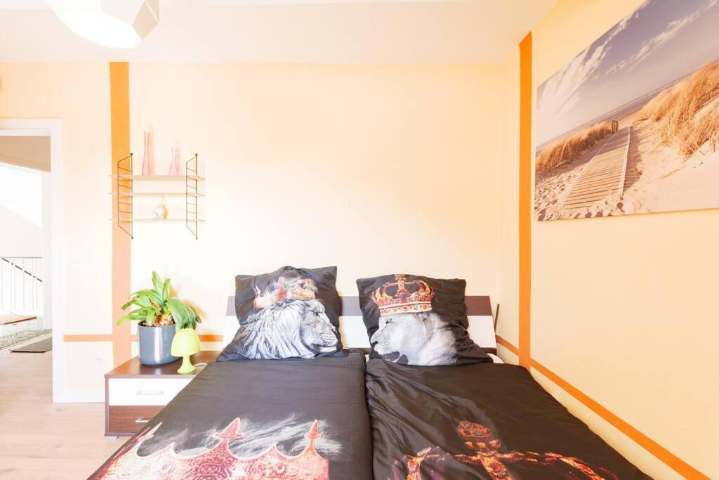 - 3-Bedroom Apartment Luxury: Central & Spacious In Duisburg & Big Tv And Kitchen - Buitenkant foto
